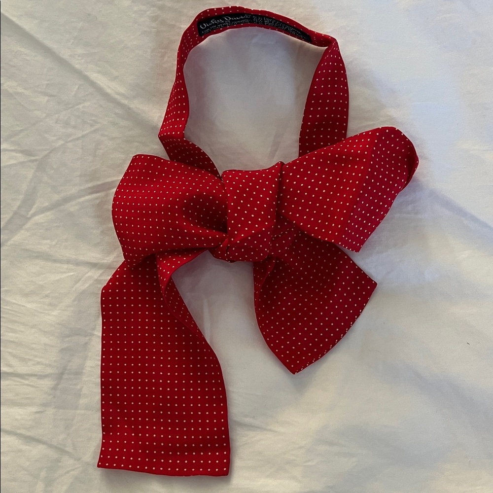 Vickie Davis Vintage 100% silk Womens Pussybow / Bow Neck Tie